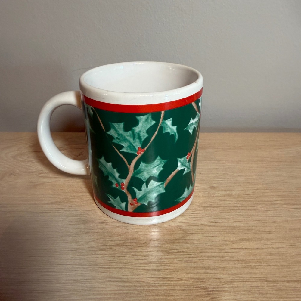 Vintage Christmas‎ Holly Berry Ceramic Coffee Mug Green Red Holiday Tea Cup